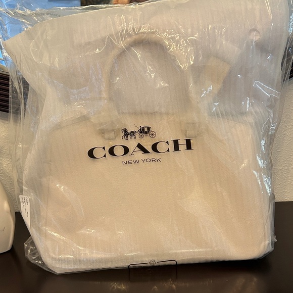 NWT Savannah Carryall Bag in Chalk / Gold - Picture 7 of 8